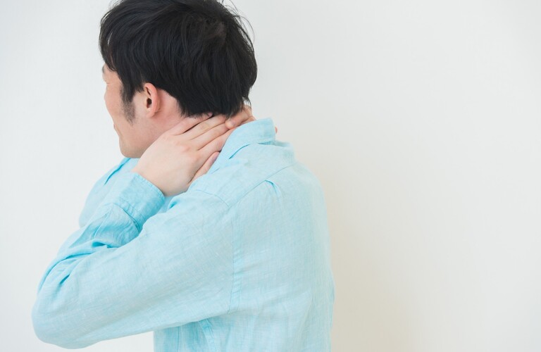 むち打ちによる首痛や頭痛に保険適応の施術をご提供 | 伊勢崎で整体ならインナーマッスルから整えるわかば整骨院